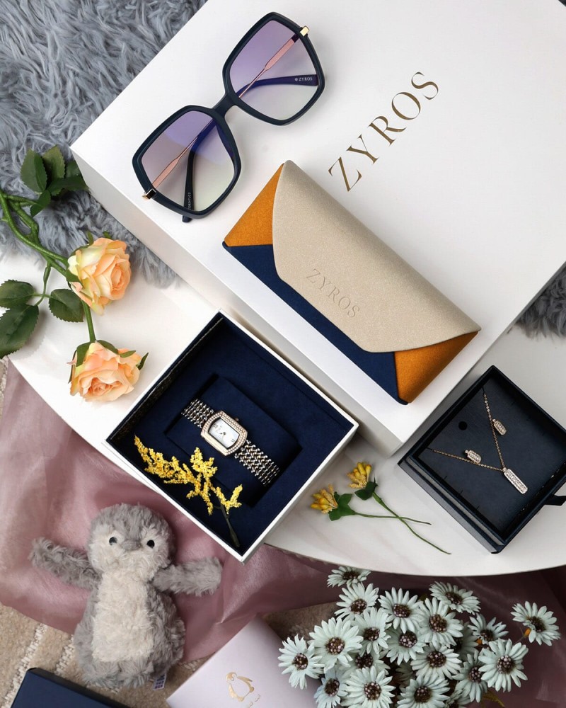 Elegant women's gift box