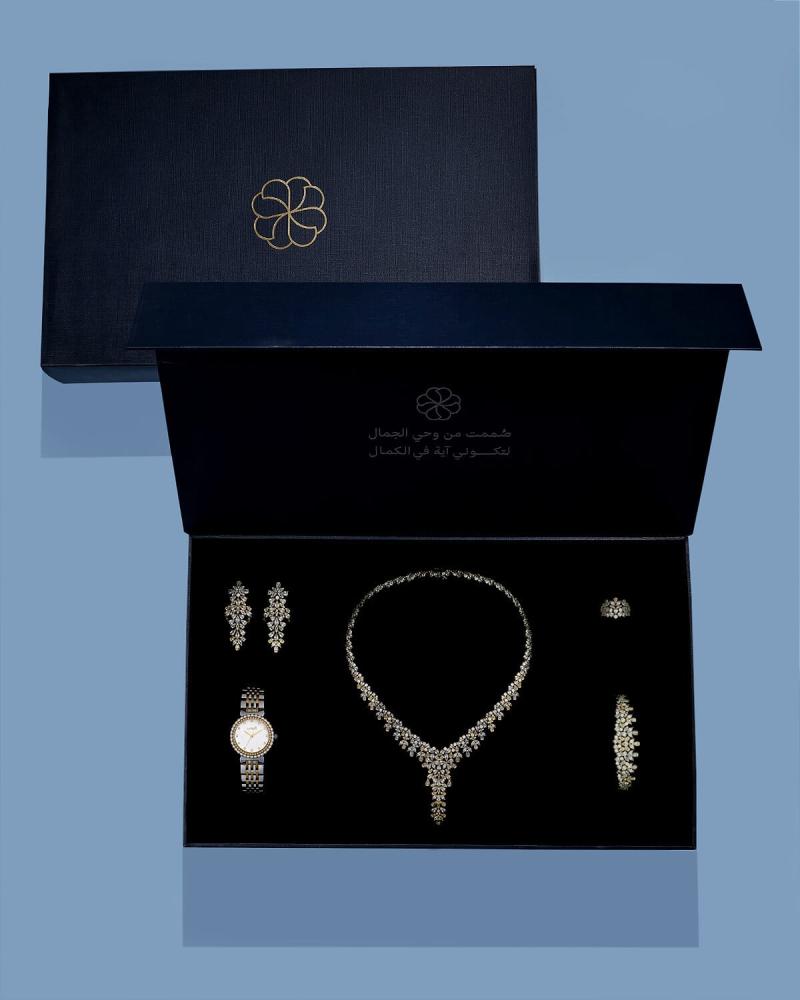 Women's accessory set studded with zircon stones