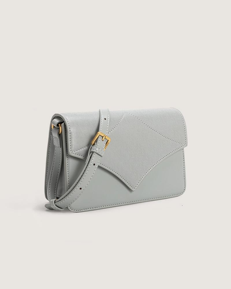 A medium-sized bag in blue