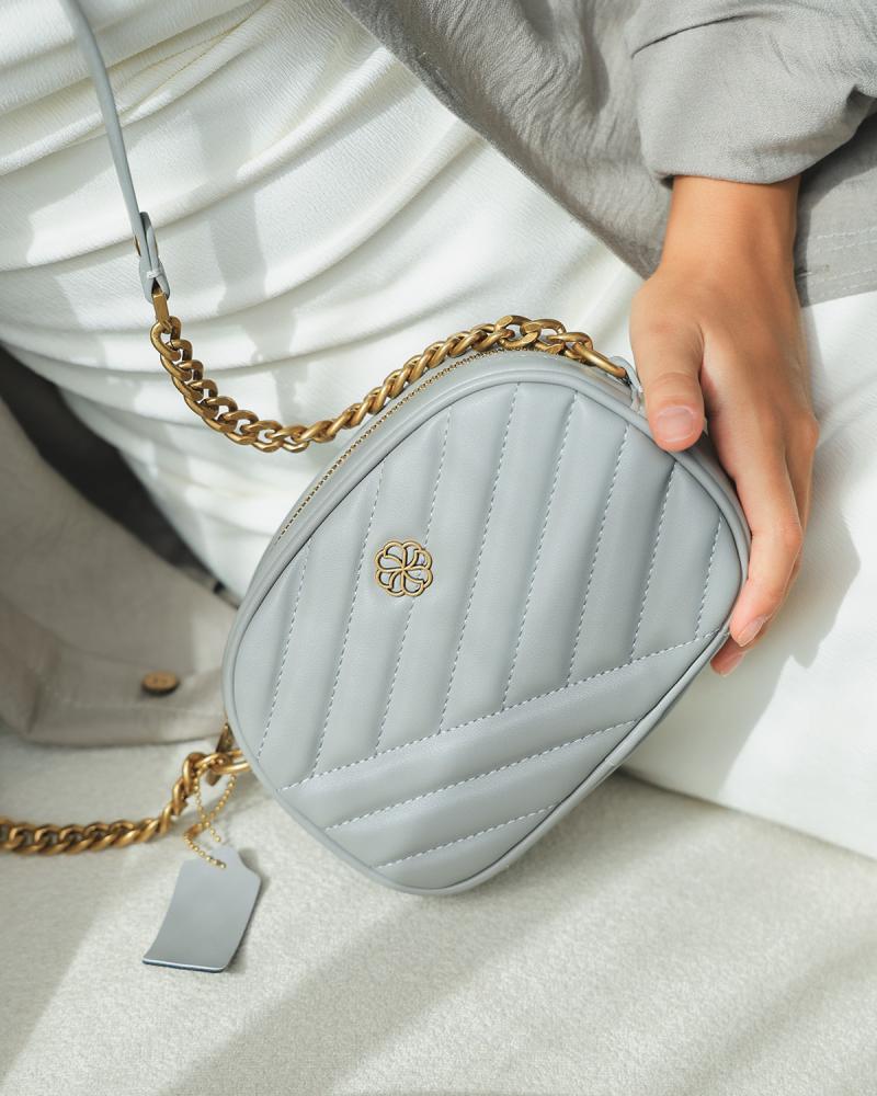 Women's zippered bag in gray