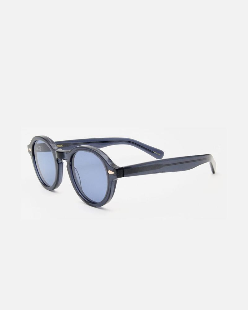 Unisex sunglasses with a luxurious design in blue