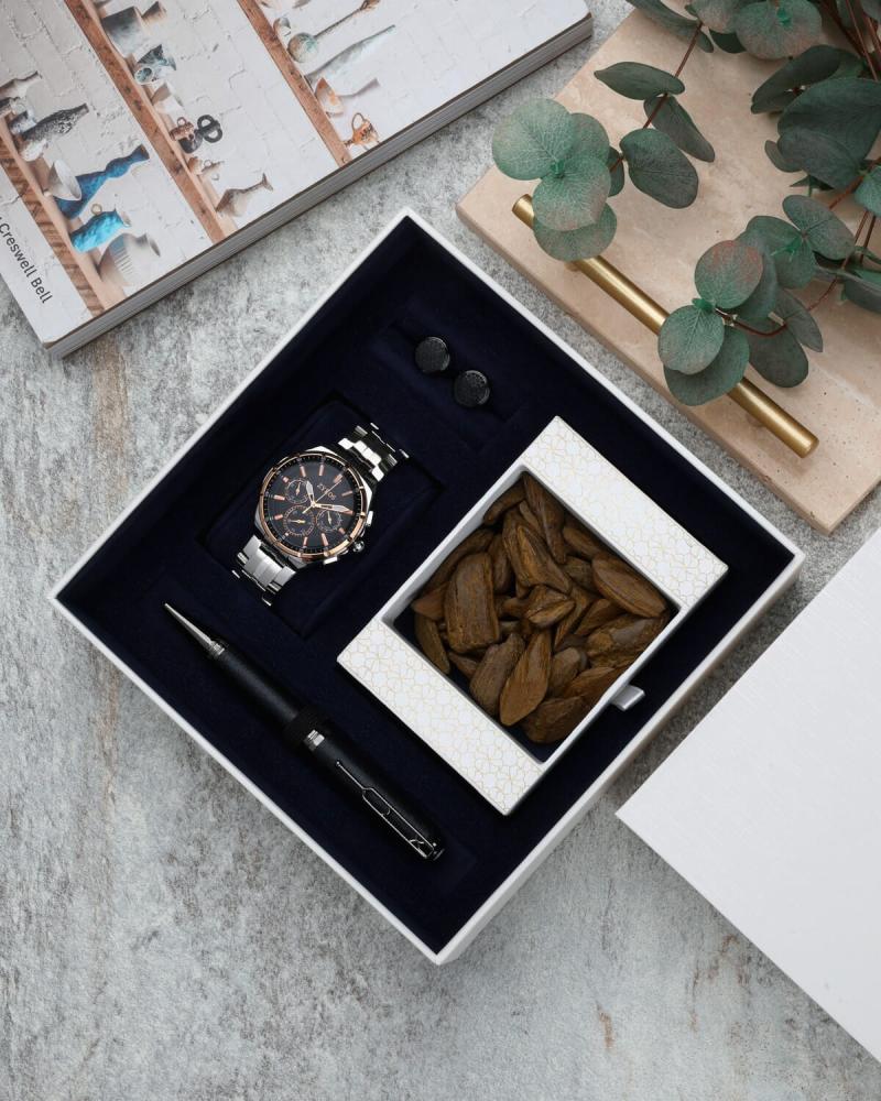 Men's gift box in silver and black
