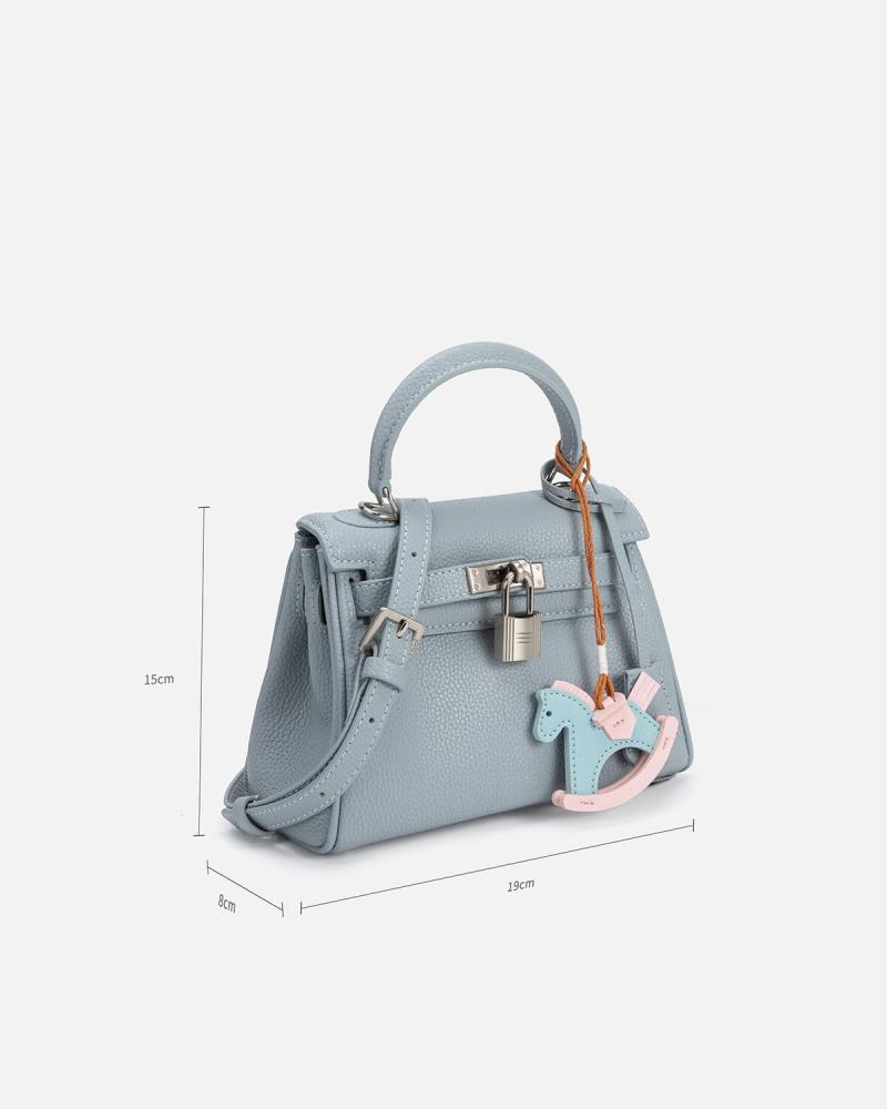 A women's bag for your look at all times, in blue.