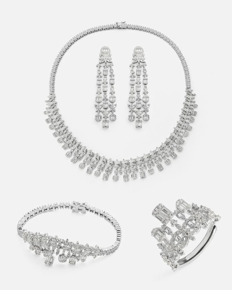 Luxurious women's zircon set in silver