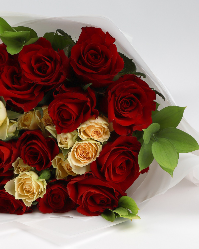 A stunning bouquet of roses and baby roses