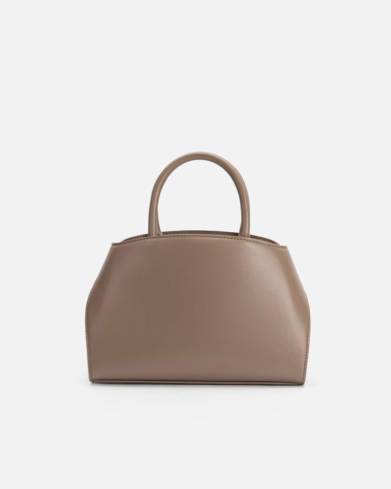 Women's handbag made of luxurious sand-brown leather