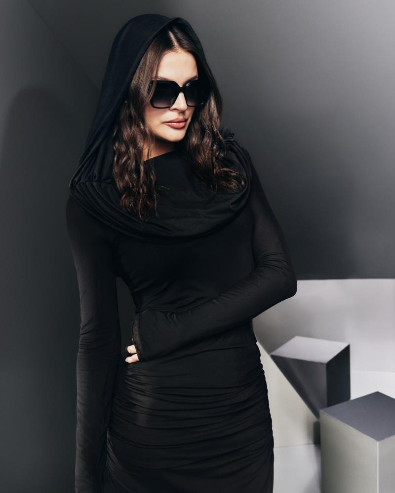 نظارة شمسية نسائية بتصميم عصري بلون أسود