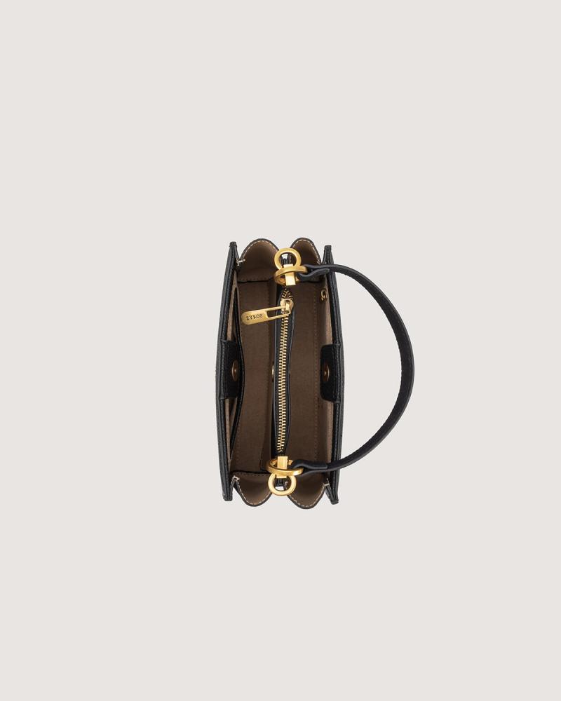 An all-time bag in black leather