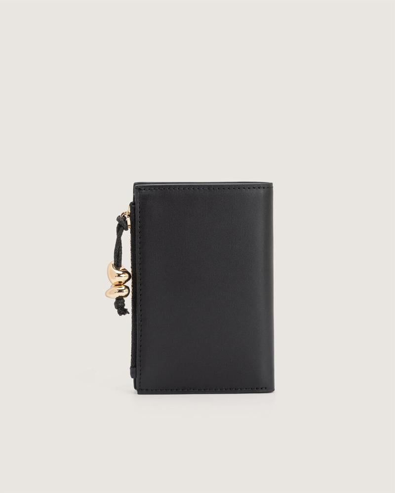Distinctive women's leather wallet in black