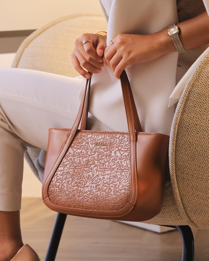 Women's bag with a classic design in brown