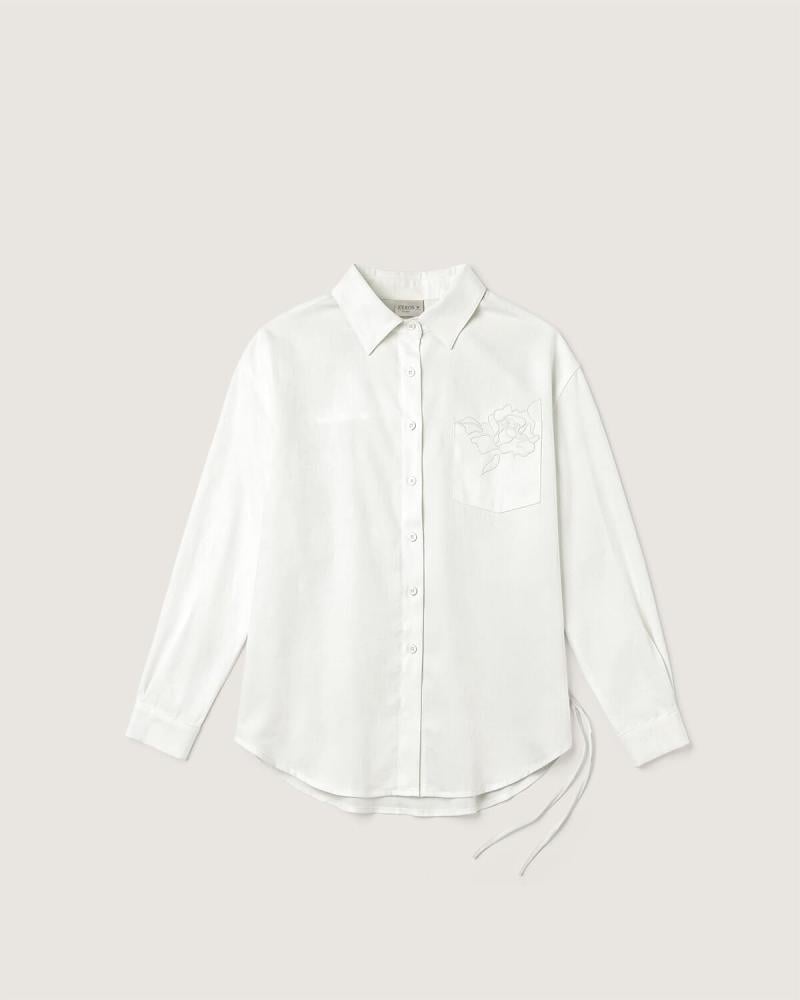 Women’s shirt in white with a classic design