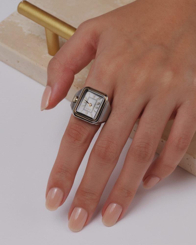 Ring watch with an innovative design in gold and silver