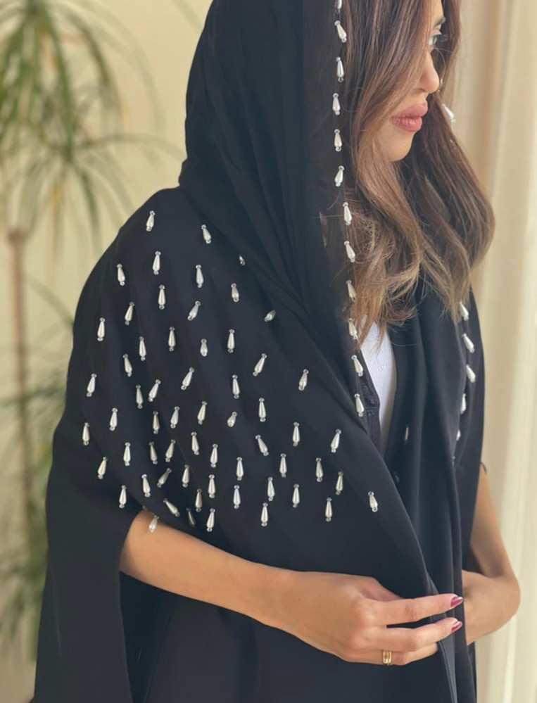 عباية فاخرة القماش كريب حرير اسود مع شك لولو