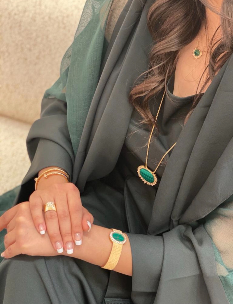 جلابية و عباية لنن اخضر مع فستان  داخلي