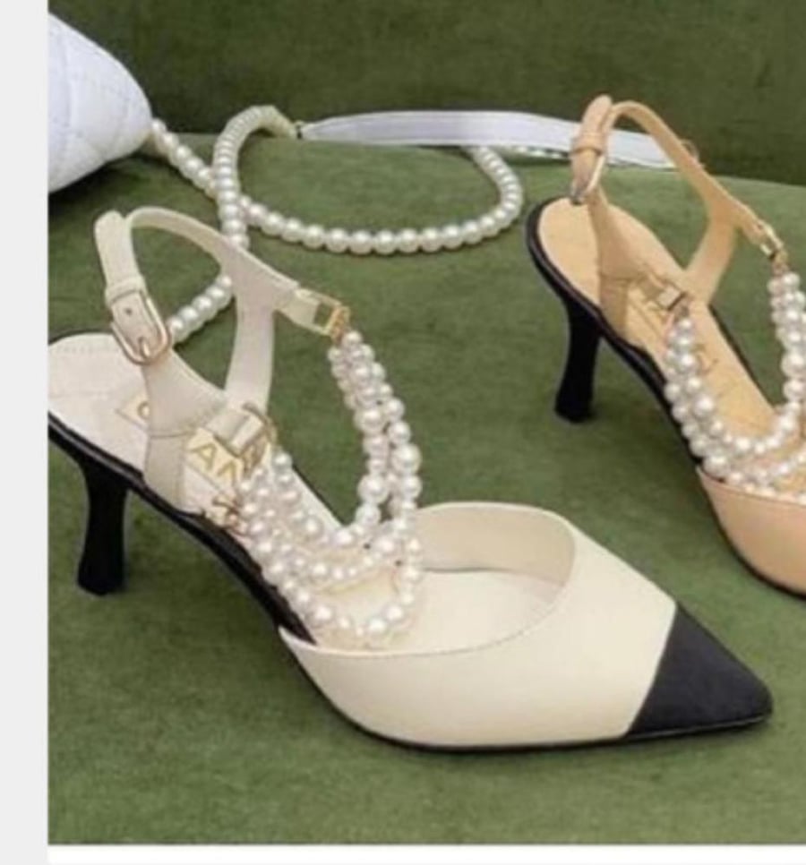 CHANEL heels