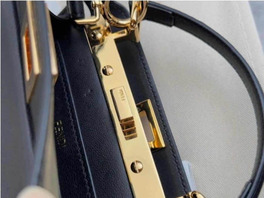 FENDI PEEKABOO ISeeU