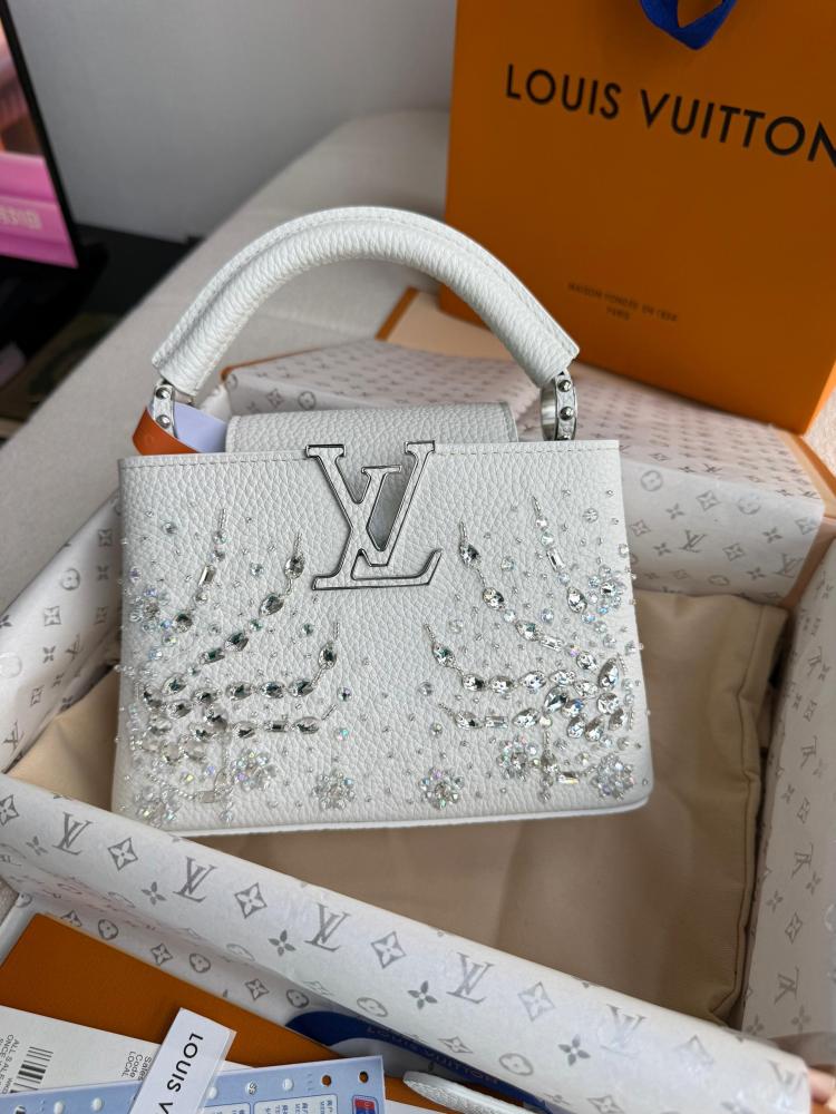 LV CAPUCINES