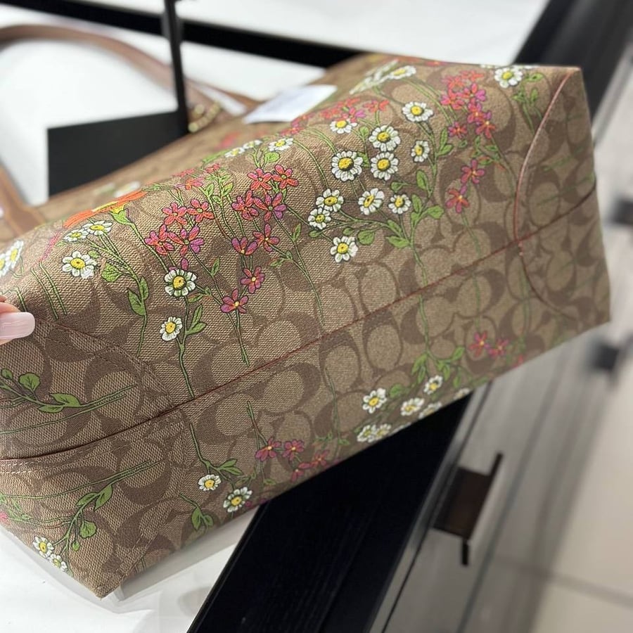 City Tote In Signature Canvas With Floral Print