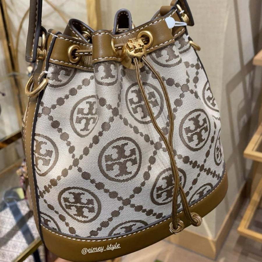 T MONOGRAM BUCKET BAG Hazelnut