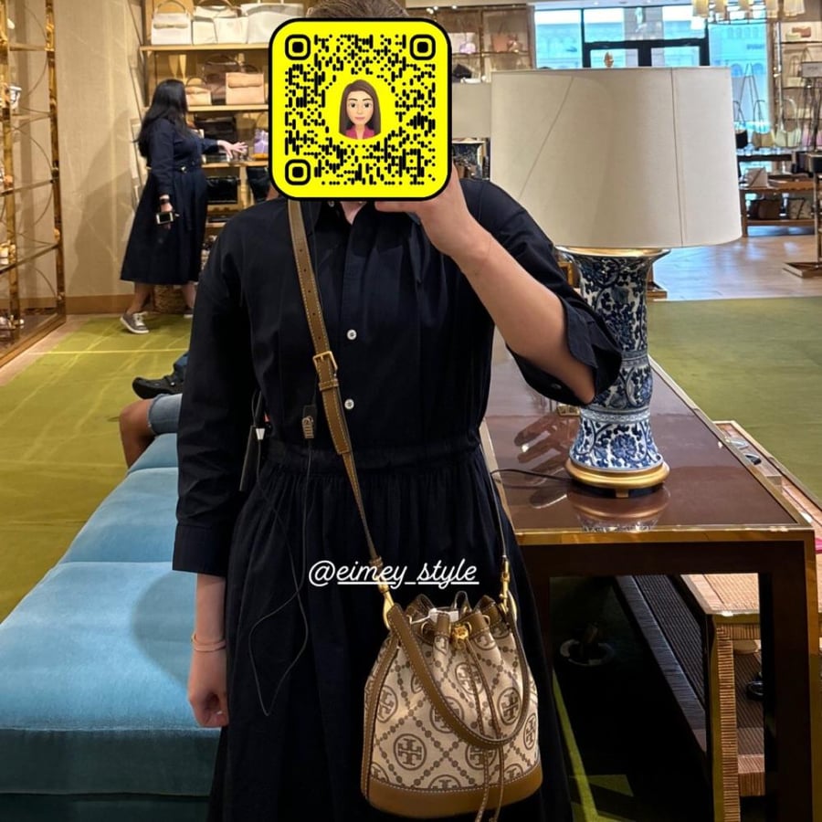 T MONOGRAM BUCKET BAG Hazelnut