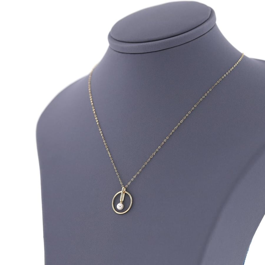 عقد ذهب مع اللؤلؤ عيار 18