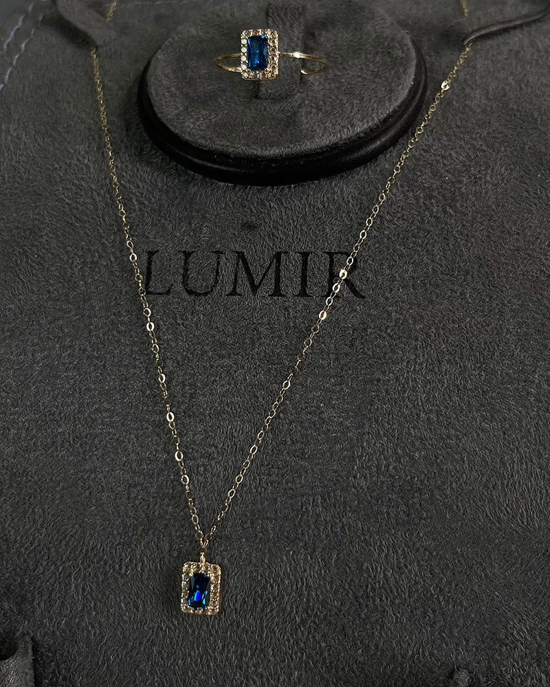 18-karat gold set with diamond design, weight 2.7g