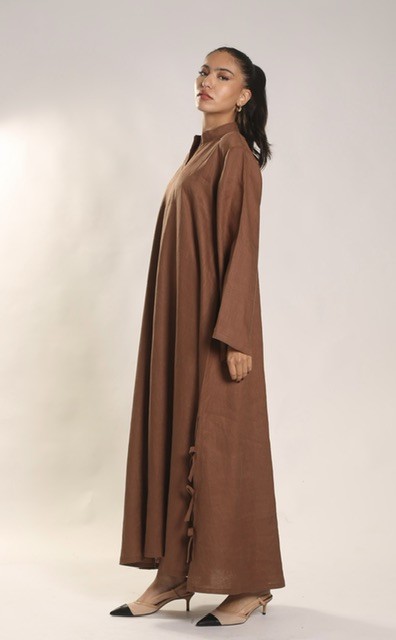 Jalabia w/ribbons on the slit in brown
