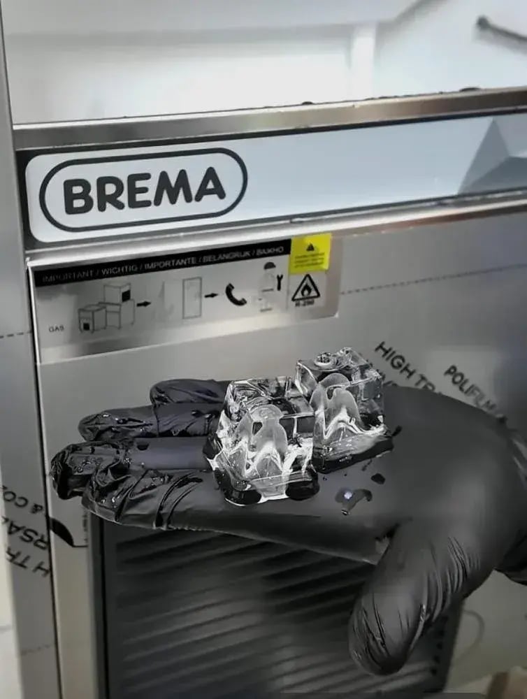 صانعة الثلج  من BREMA - بريما سعة إنتاجية 67كلغ/خزان 40كلغ CB 640HC B-QUBE