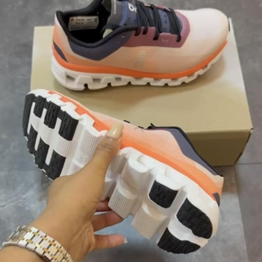 On Running Cloudstratus low-top sneakers