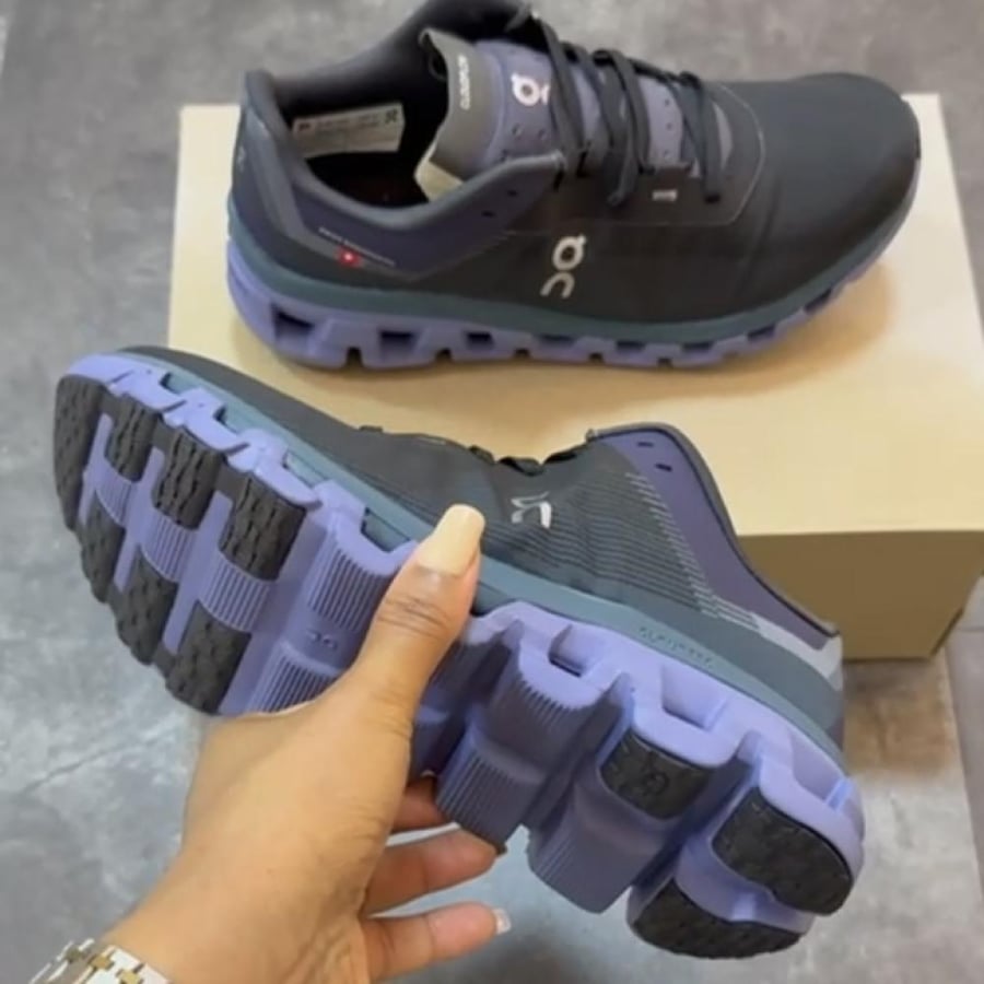 On Running Cloudstratus low-top sneakers