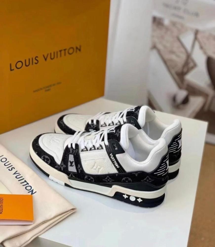 LOUIS VUITTON TRAINER - Black