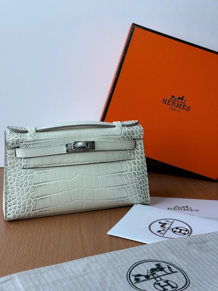 Hermès Kelly 22 Crocodile Top Handle Bag