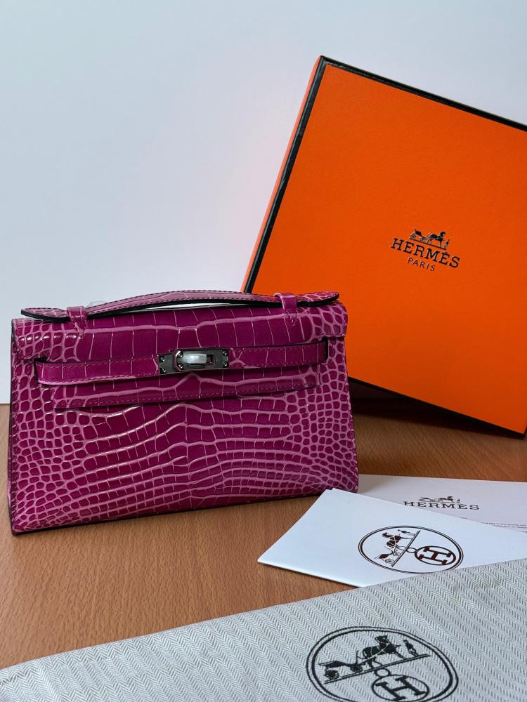 Hermès Kelly 22 Crocodile Top Handle Bag