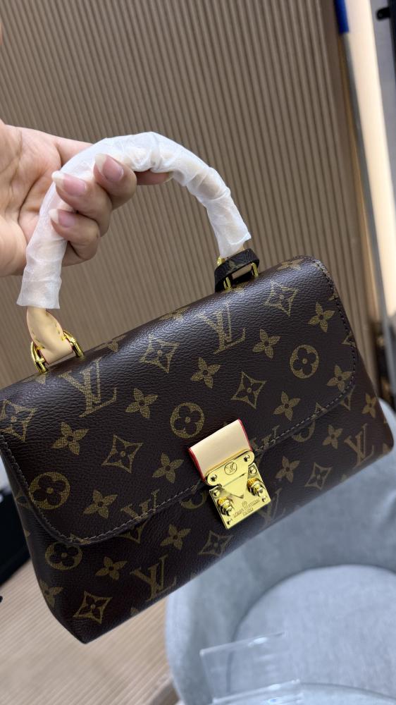 شنطة  LV