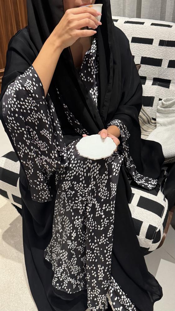عباية حرير polka dots