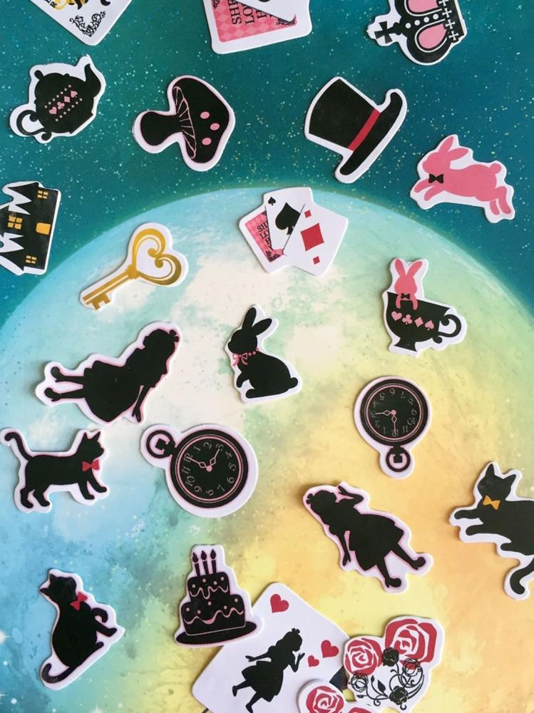 هذا المنتج عبارة عن مجموعة من الملصقات Stickers المستوحاة من قصة أل