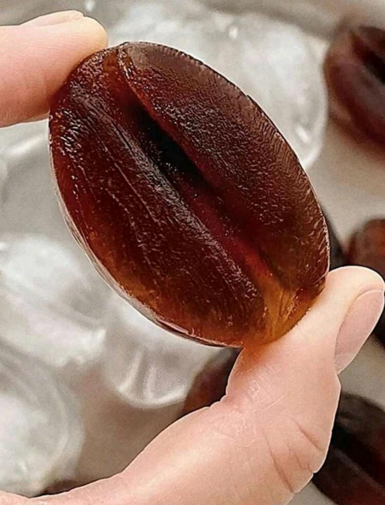 هذا المنتج عبارة عن قالب سيليكون على شكل حبوب القهوة يحتوي على 7 تجاوي