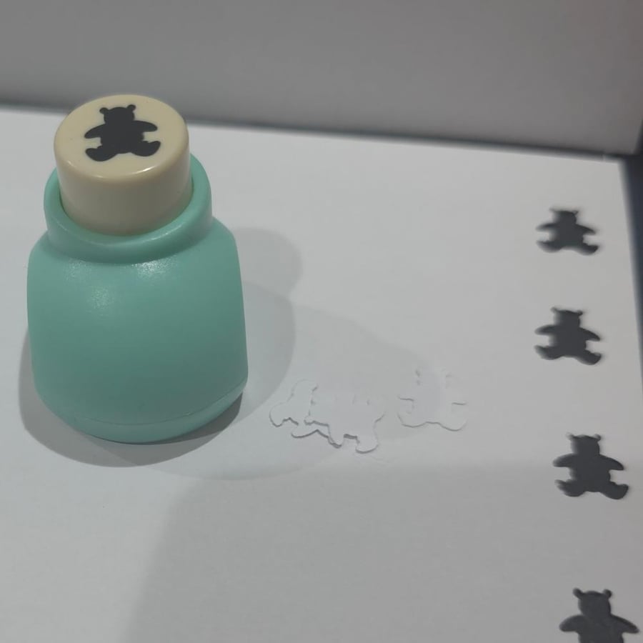 هذا المنتج عبارة عن آداة خرامة ورق زخرفية صغيرة Mini Craft Punch بال