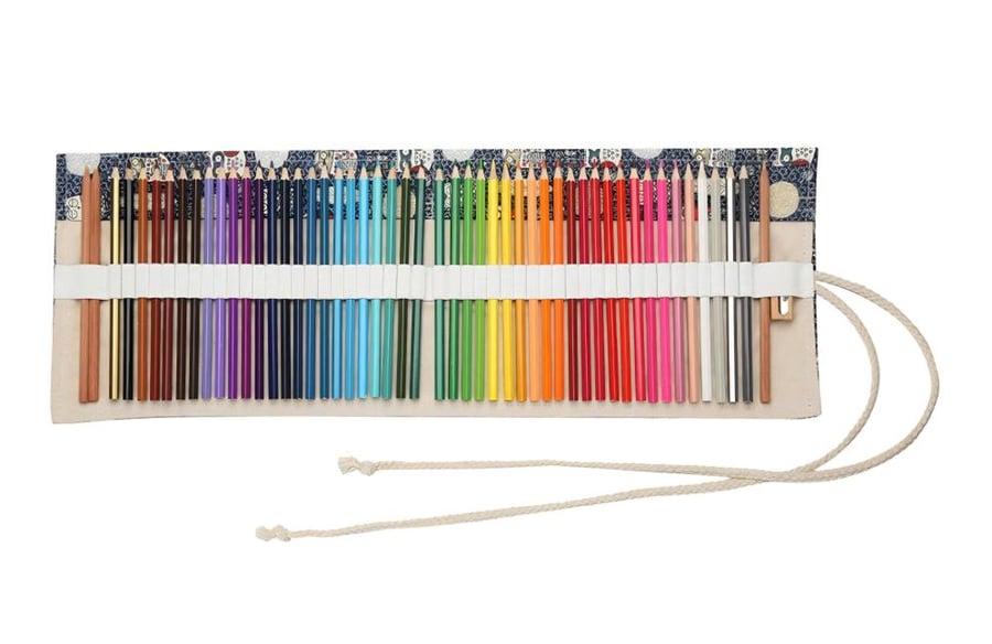 هذه حافظة أقلام قماشية قابلة للطي Roll up pencil case بتصميم نقوش ال