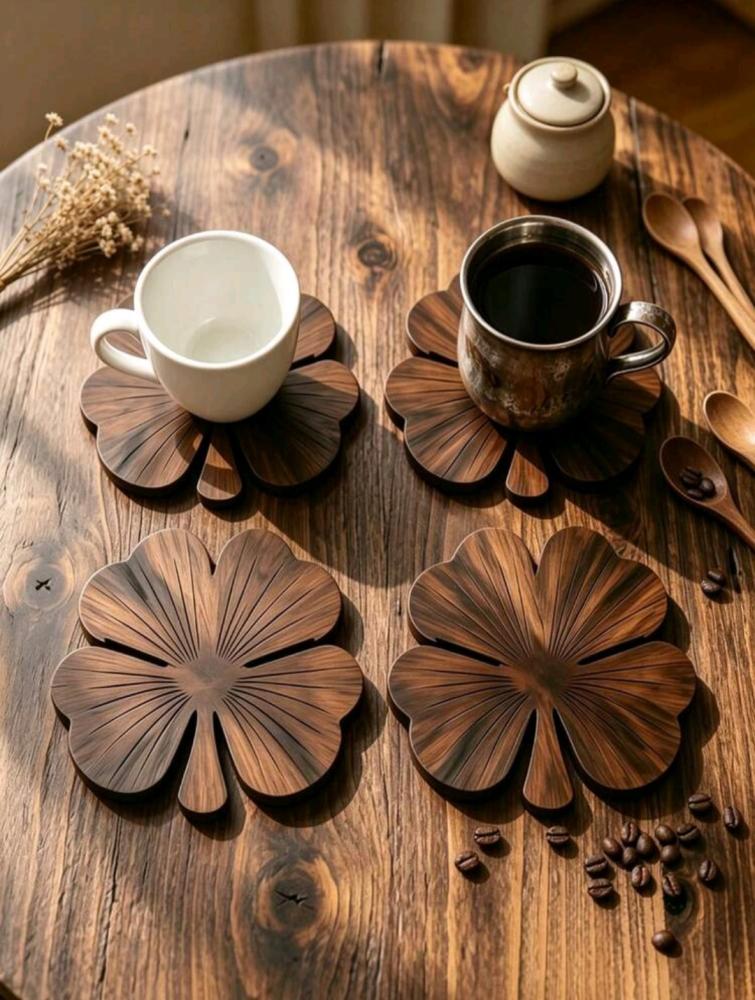 هذا المنتج عبارة عن 8 قواعد أكواب خشبية مسطحة 2D بتصميم شكل زهرة الب