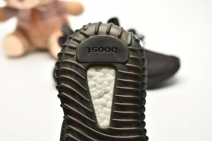 Yeezy Boost 350 V2 'Black' Non-reflective Kids اطفال