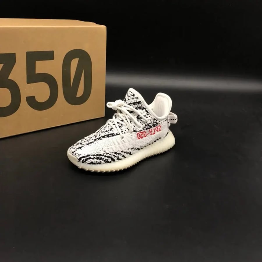 Yeezy Boost 350 V2 'Zebra' Kids اطفال