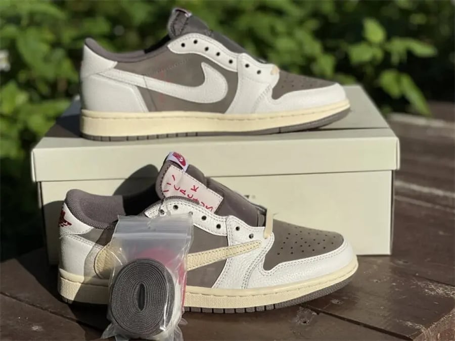 Air Jordan 1 Retro Low Travis Scott Reverse Mocha