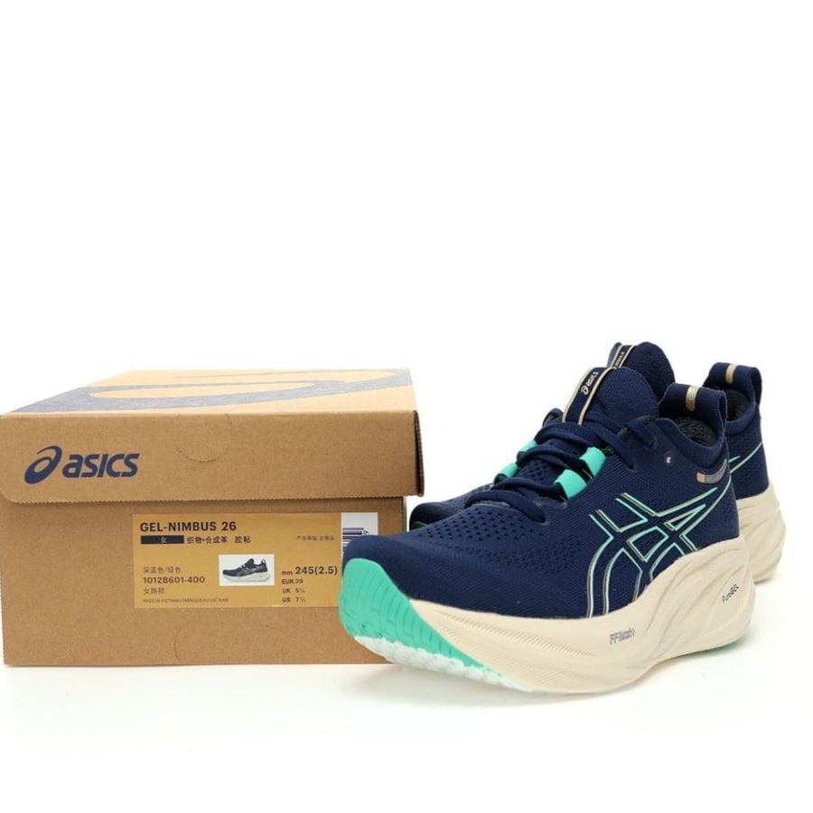 حذاء ASICS GEL-NIMBUS 26 – إصدار SAPPHIRE/LIGHT BLUE المميز