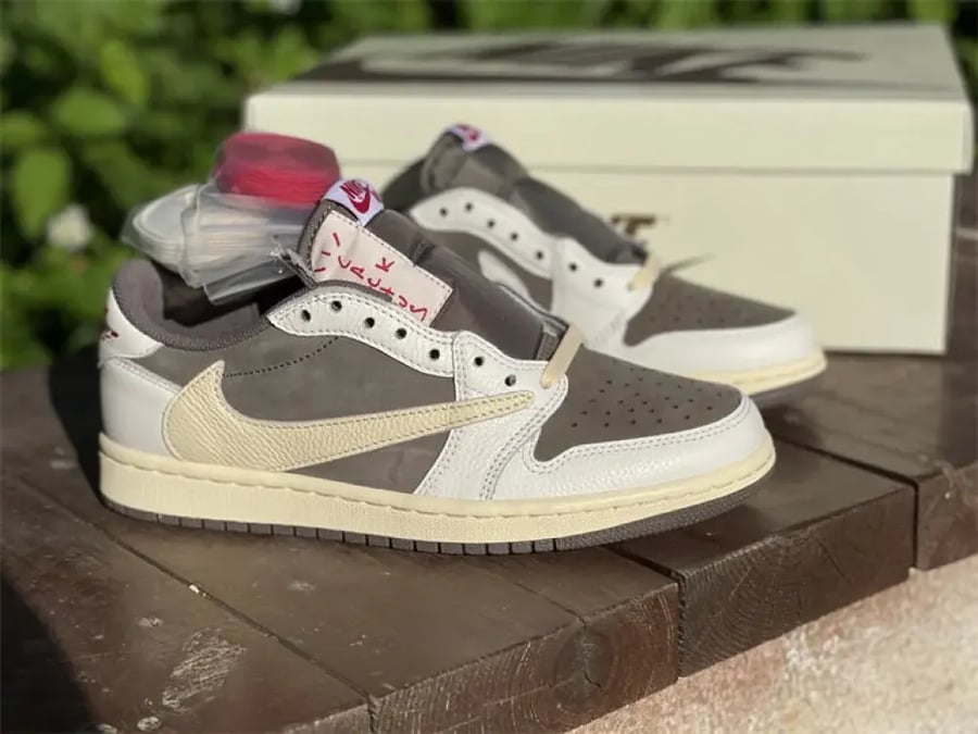 Air Jordan 1 Retro Low Travis Scott Reverse Mocha