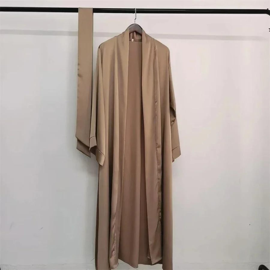 عباية مفتوحة