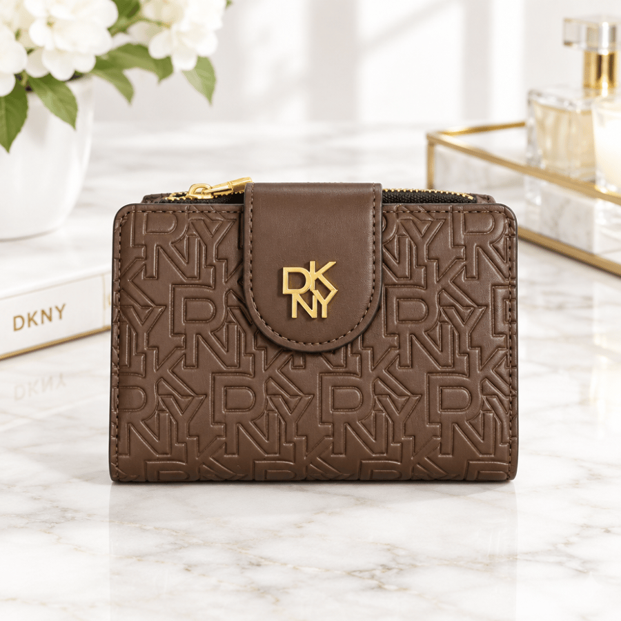 محفظة نسائية DKNY - بني داكن بنقشة بارزة