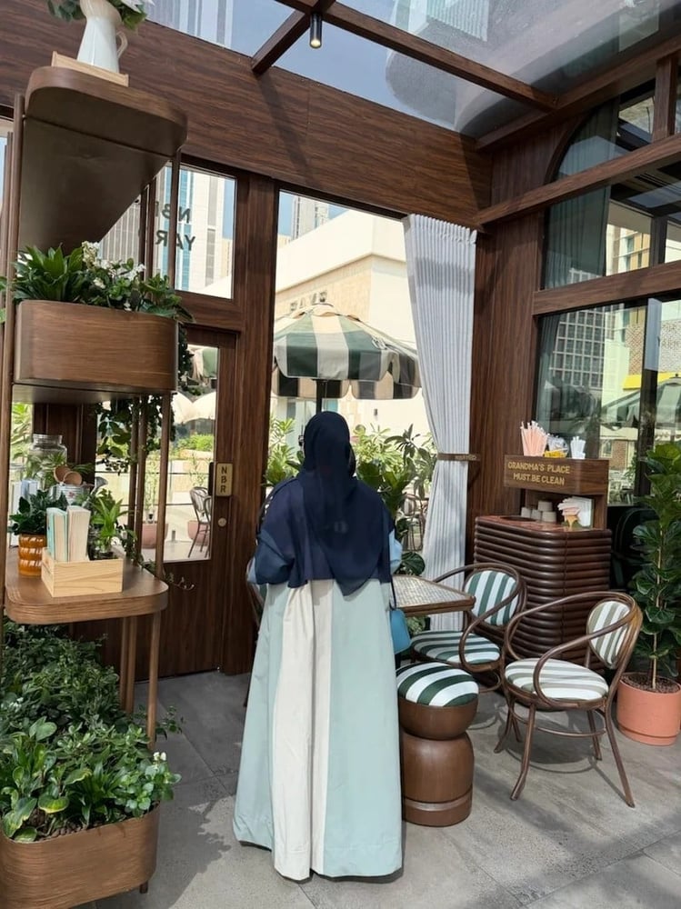عباية ترنش بألوان مميزة