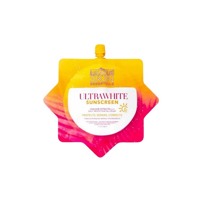 عبوة واقي شمس ألترا وايت Hikari Ultrawhite من زاوية جانبية توضح شكل العبوة