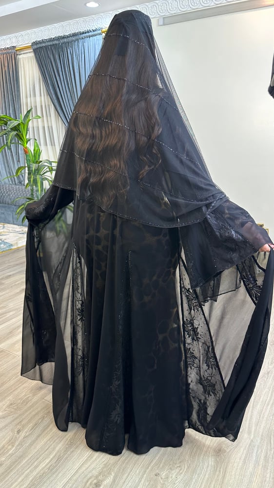 عباية مع دانتيل بكرستال